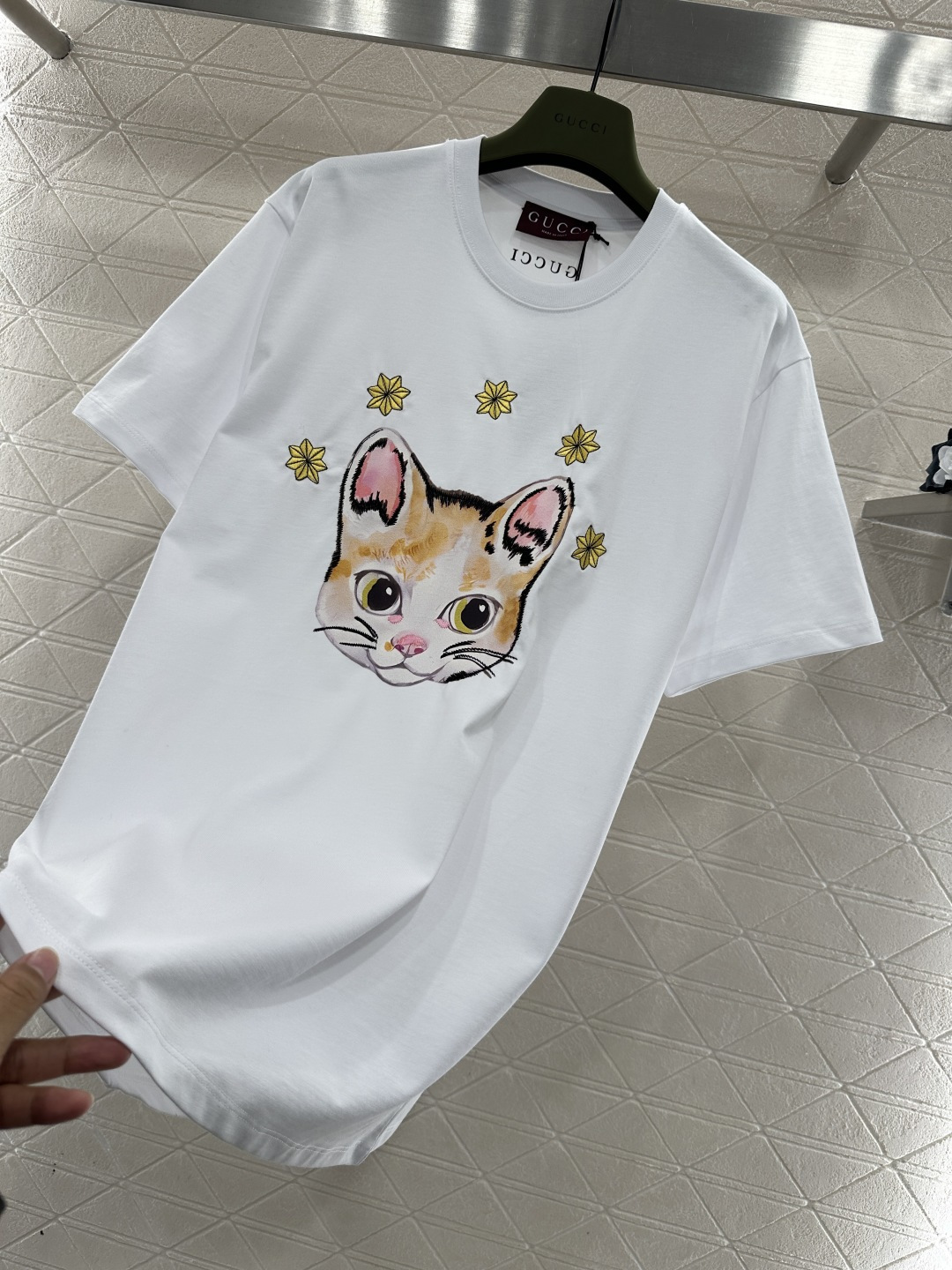 ♥Gucc*♥2026新品上架 刺绣印花圆领𝑇𝑒𝑒定制YB原生全棉材质，透气舒适，质感十足，宽松短袖T恤