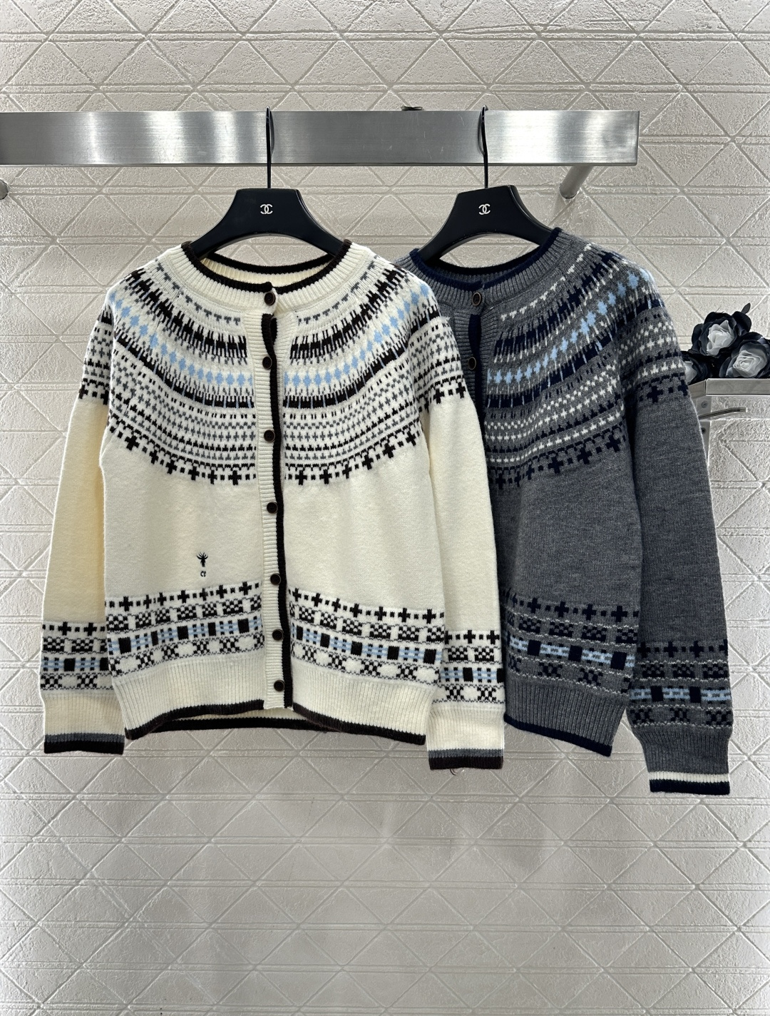 ♥Dio*♥2025新品上架 重工钩花圆领针织开衫定制YB羊绒针织材质，质感高级，舒适柔软，圆领针织开衫