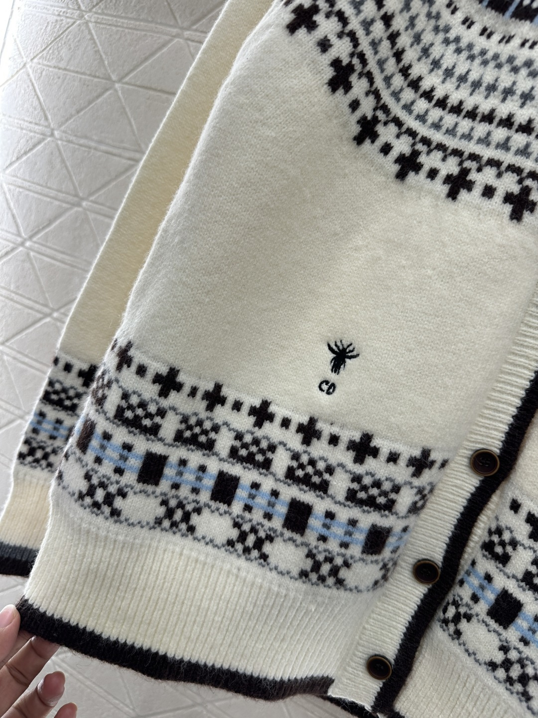 ♥Dio*♥2025新品上架 重工钩花圆领针织开衫定制YB羊绒针织材质，质感高级，舒适柔软，圆领针织开衫