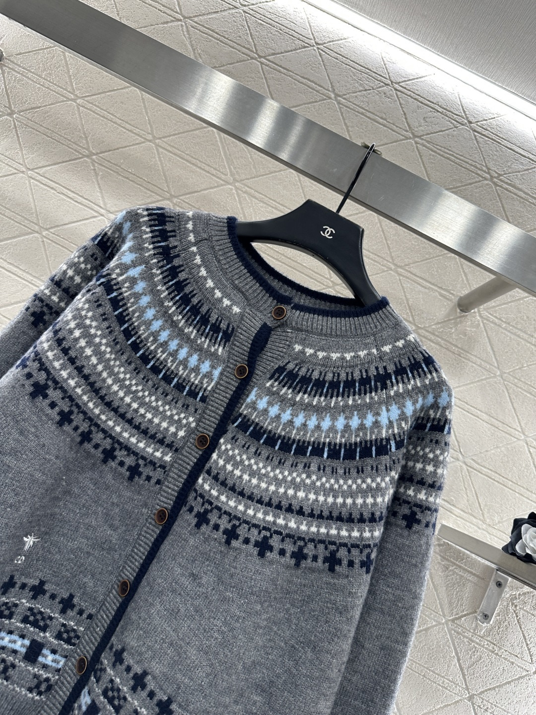 ♥Dio*♥2025新品上架 重工钩花圆领针织开衫定制YB羊绒针织材质，质感高级，舒适柔软，圆领针织开衫