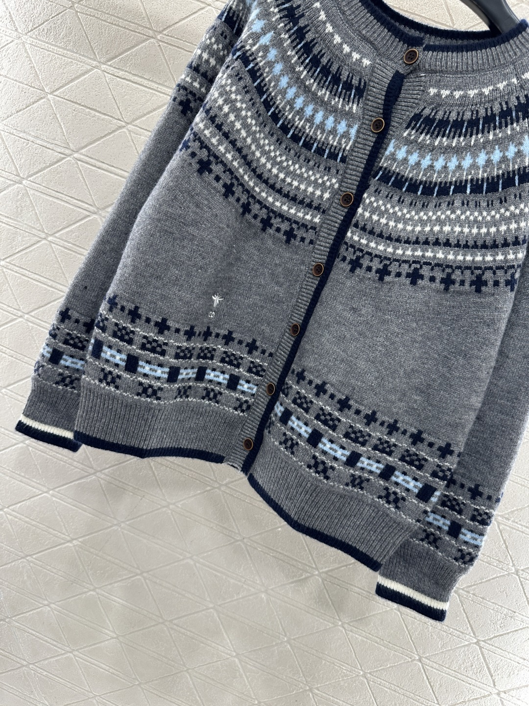 ♥Dio*♥2025新品上架 重工钩花圆领针织开衫定制YB羊绒针织材质，质感高级，舒适柔软，圆领针织开衫