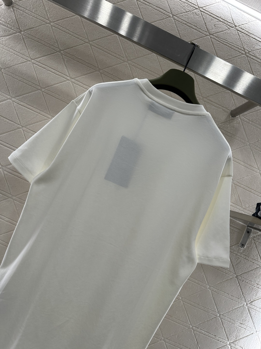 ♥Gucc*♥2026新品上架 徽标印花圆领𝑇𝑒𝑒定制YB原生全棉材质，透气舒适，质感十足，宽松短袖T恤