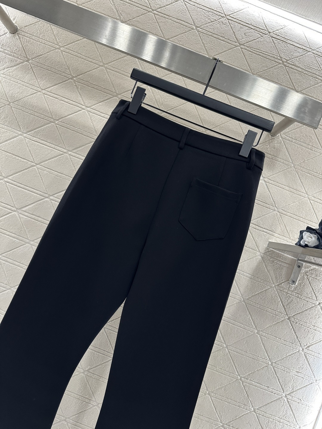 ♥Prad*♥2025新品上架 微喇修身高腰长裤定制YB进口混纺材质，面料柔挺舒适，挺括有型，高腰长裤版