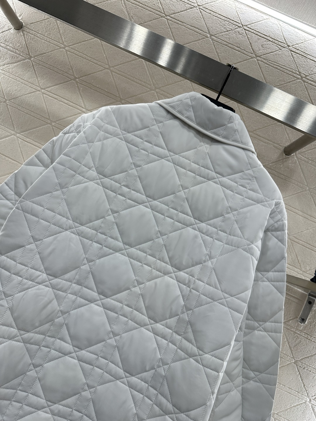 ♥Dio*♥2025新品上架 藤格纹口袋棉服外套定制YB进口尼龙材质，质感光泽，轻盈舒适，翻领正肩棉服外