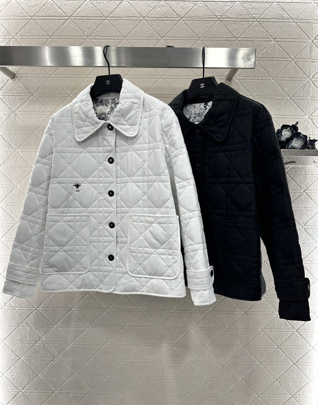 ♥Dio*♥2025新品上架 藤格纹口袋棉服外套定制YB进口尼龙材质，质感光泽，轻盈舒适，翻领正肩棉服外