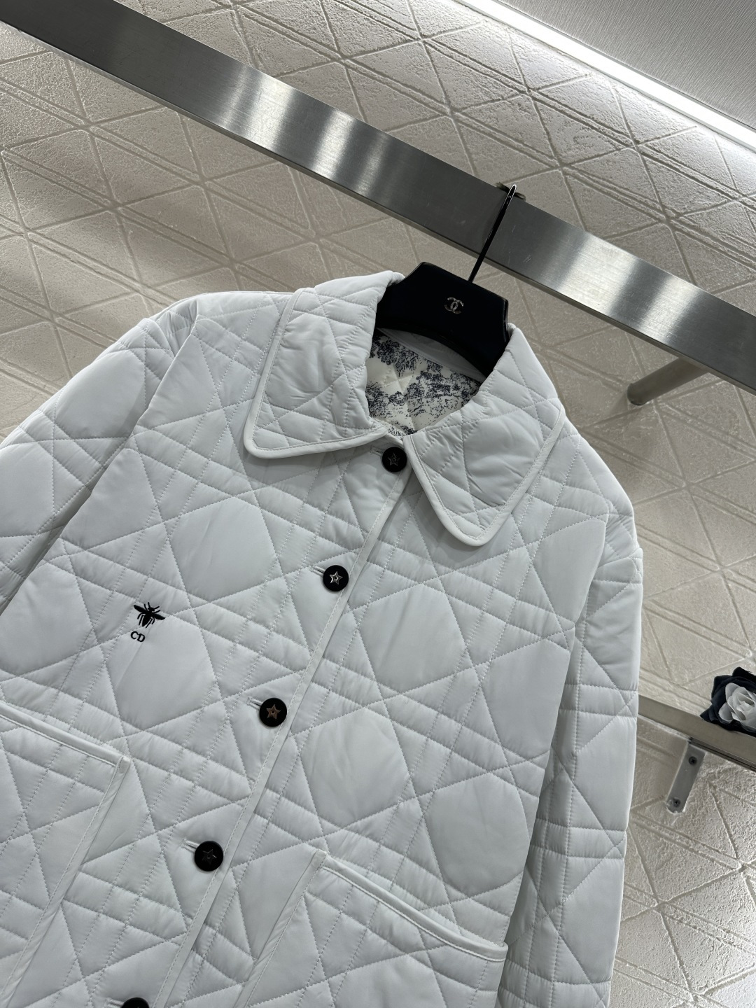 ♥Dio*♥2025新品上架 藤格纹口袋棉服外套定制YB进口尼龙材质，质感光泽，轻盈舒适，翻领正肩棉服外