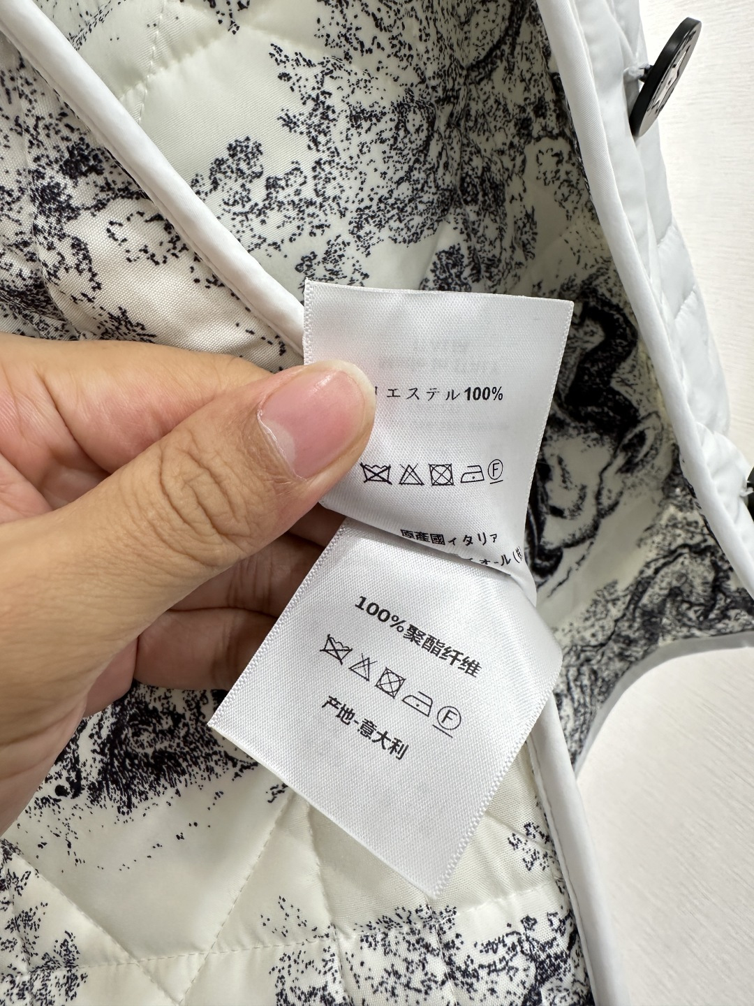 ♥Dio*♥2025新品上架 藤格纹口袋棉服外套定制YB进口尼龙材质，质感光泽，轻盈舒适，翻领正肩棉服外