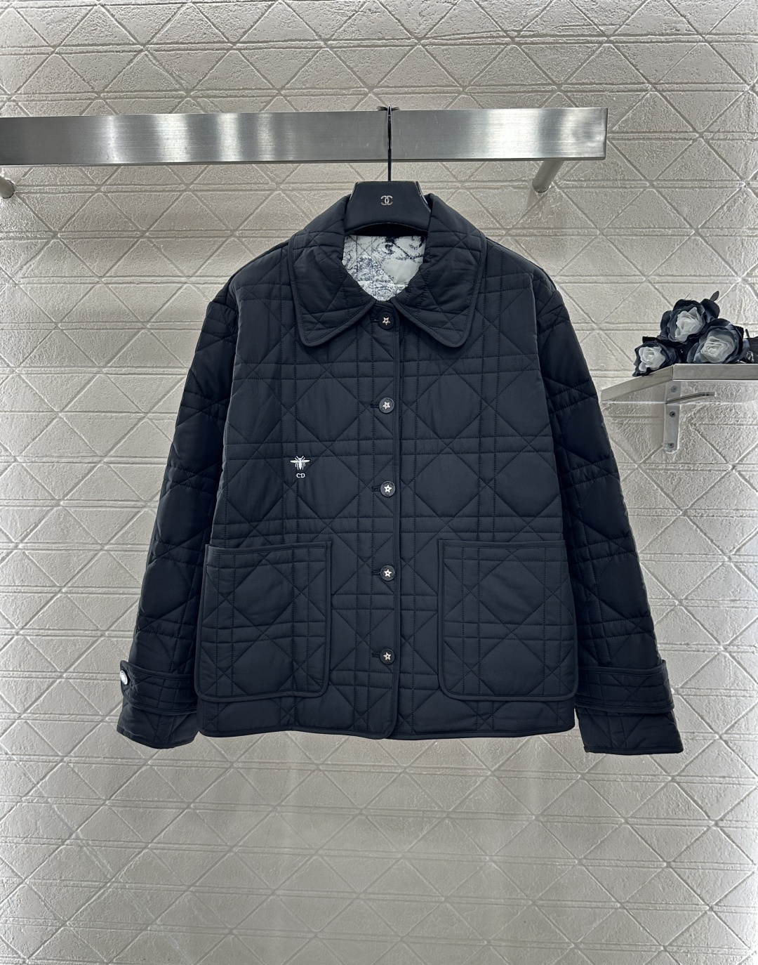 ♥Dio*♥2025新品上架 藤格纹口袋棉服外套定制YB进口尼龙材质，质感光泽，轻盈舒适，翻领正肩棉服外