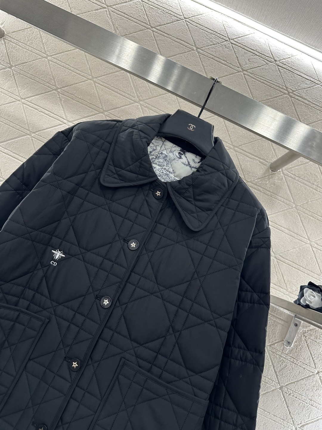 ♥Dio*♥2025新品上架 藤格纹口袋棉服外套定制YB进口尼龙材质，质感光泽，轻盈舒适，翻领正肩棉服外