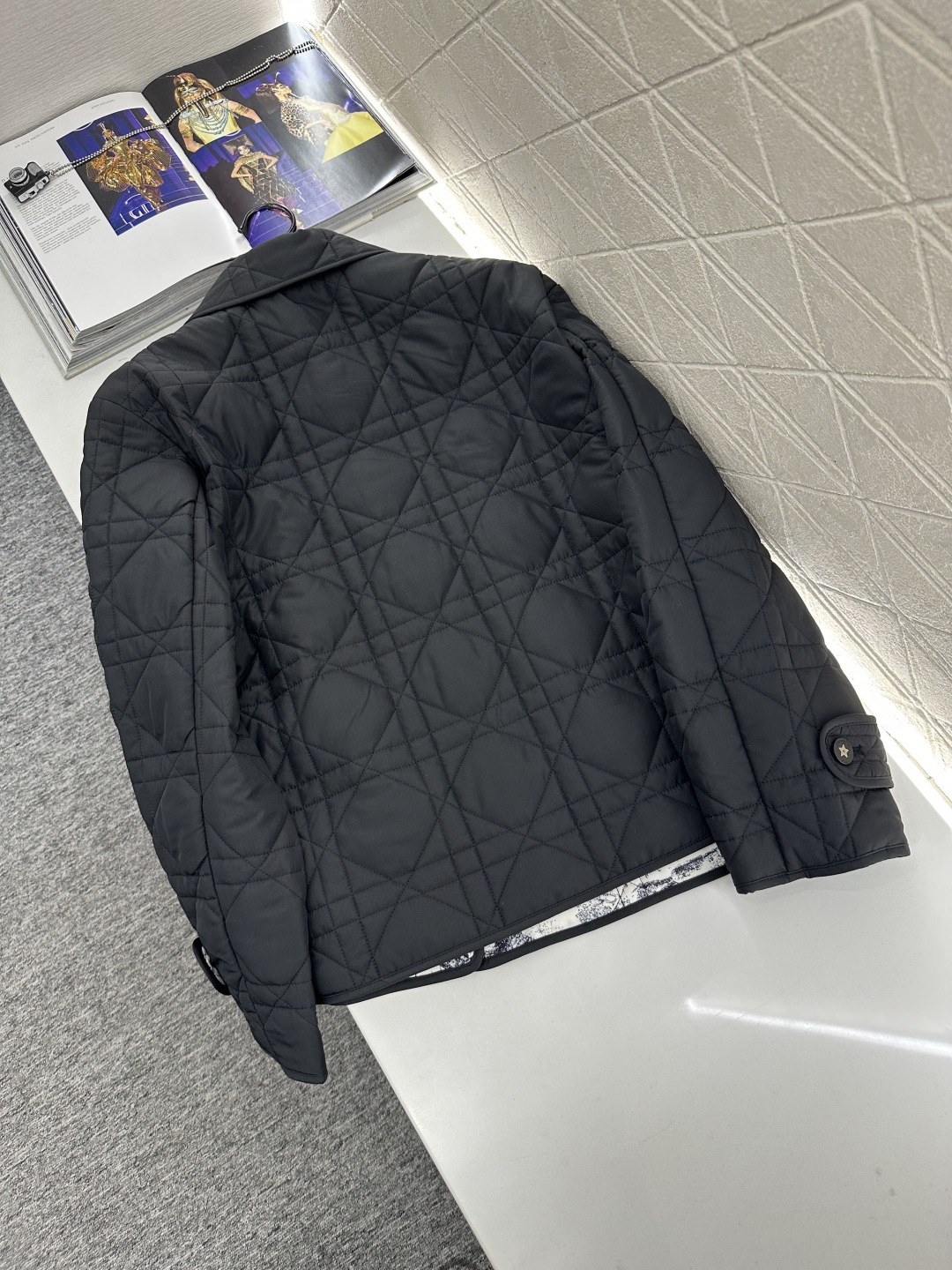 ♥Dio*♥2025新品上架 藤格纹口袋棉服外套定制YB进口尼龙材质，质感光泽，轻盈舒适，翻领正肩棉服外