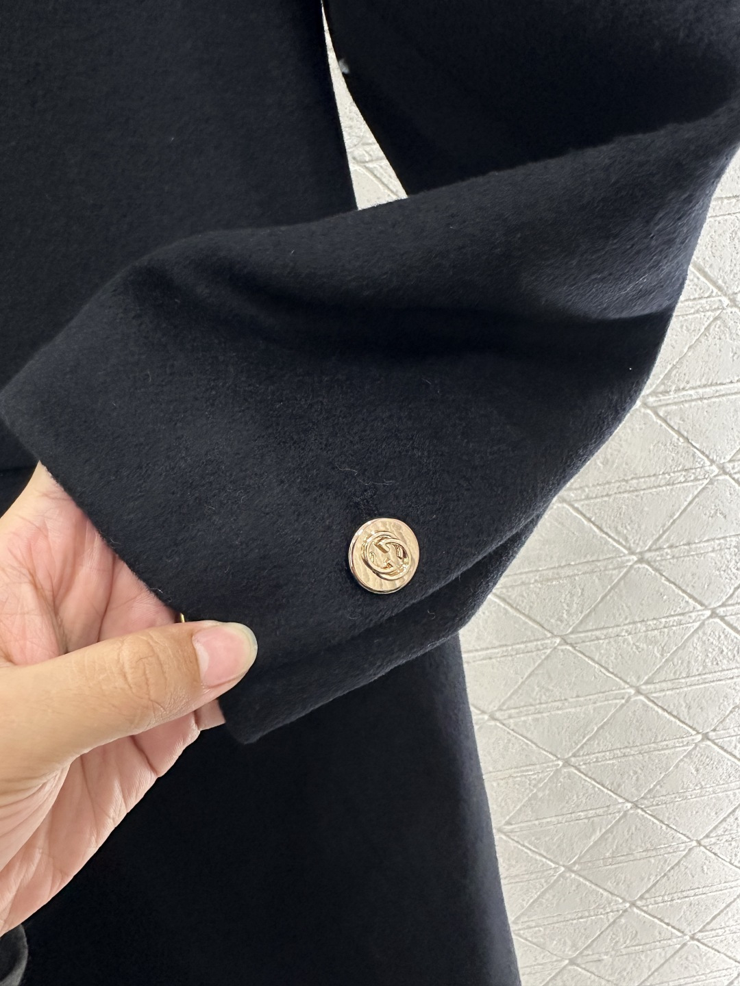 ♥Gucc*♥2025新品上架 正肩翻领长款大衣定制YB进口精仿羊毛材质，质感品相绝佳，长款翻领毛呢大衣