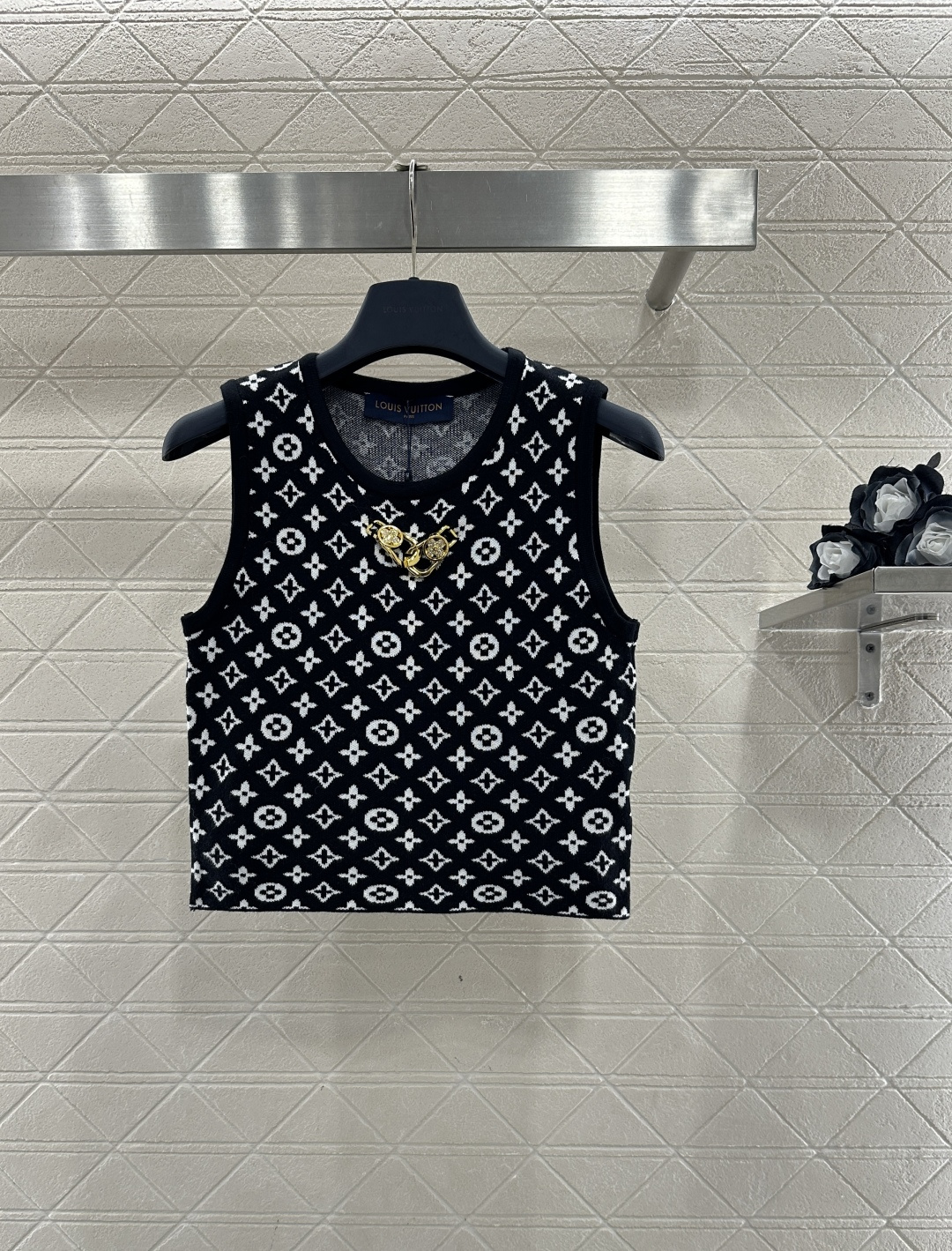 ♥Louis Vuitto*♥2025新品上架 水钻锁扣提花针织背心定制YB羊毛纱线织造，质感细腻，穿搭