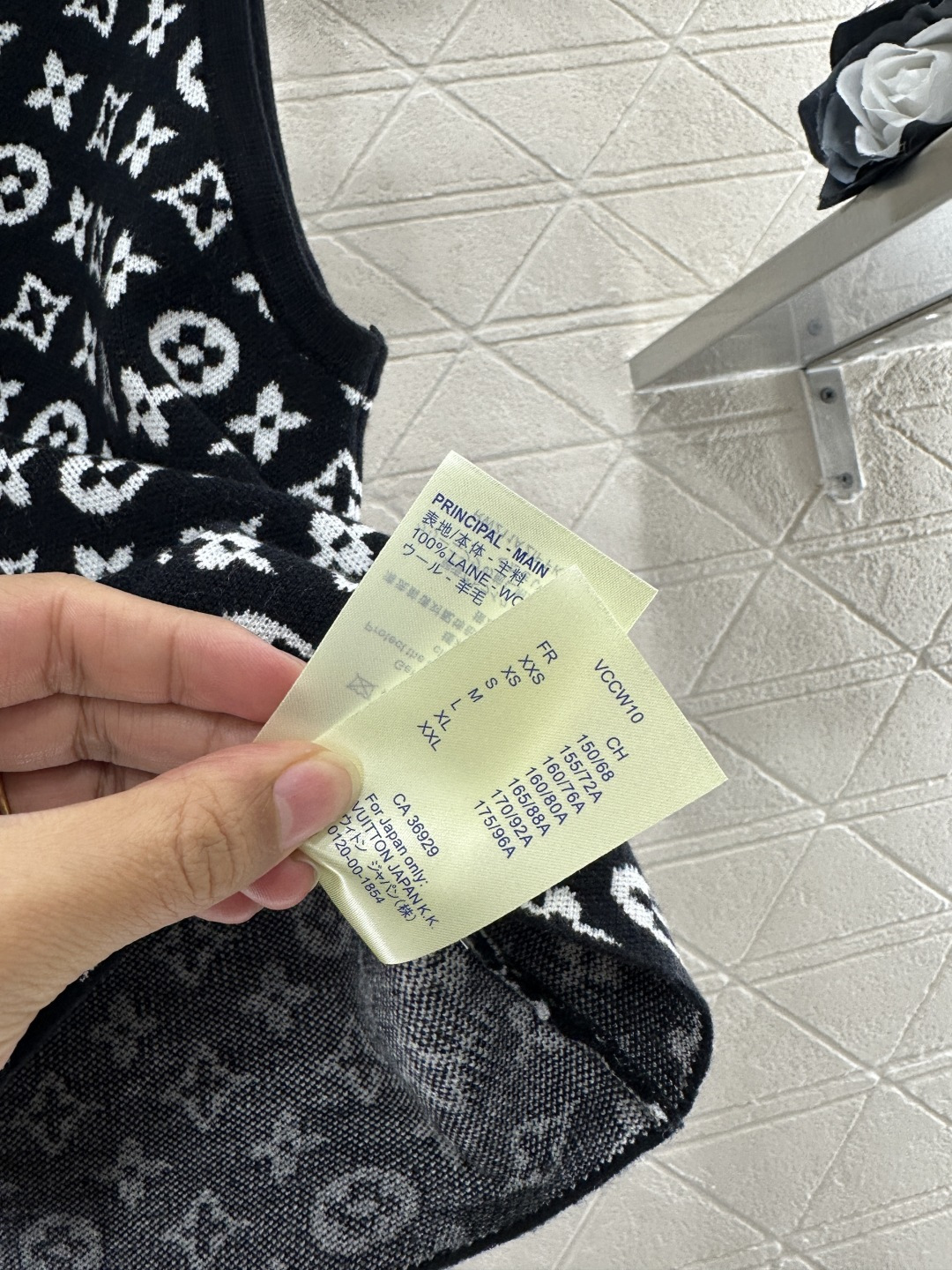 ♥Louis Vuitto*♥2025新品上架 水钻锁扣提花针织背心定制YB羊毛纱线织造，质感细腻，穿搭