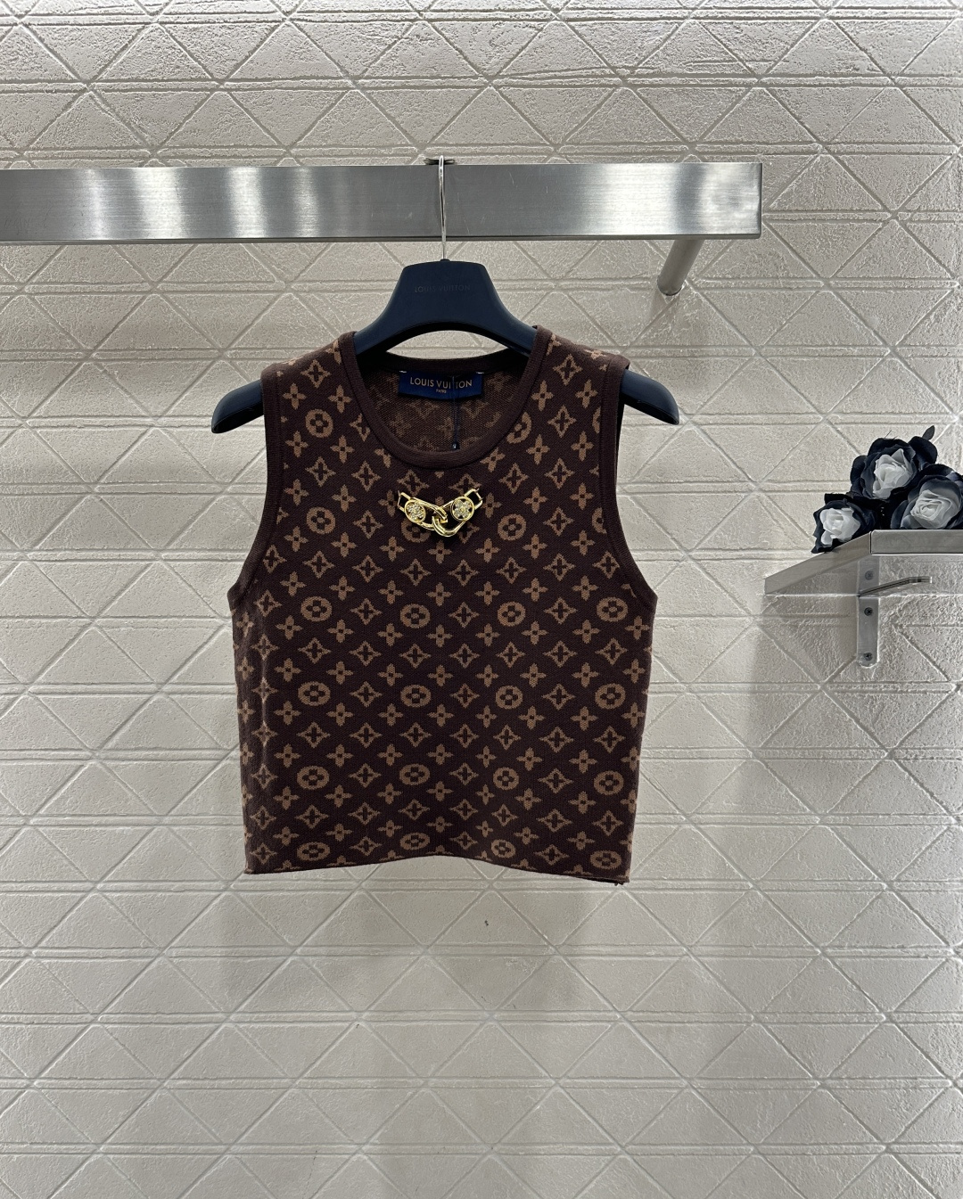 ♥Louis Vuitto*♥2025新品上架 水钻锁扣提花针织背心定制YB羊毛纱线织造，质感细腻，穿搭