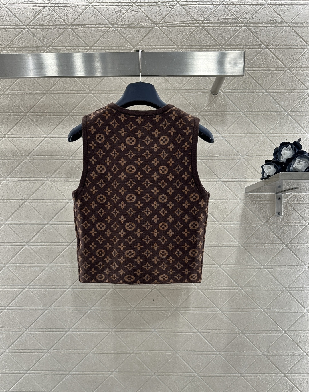♥Louis Vuitto*♥2025新品上架 水钻锁扣提花针织背心定制YB羊毛纱线织造，质感细腻，穿搭
