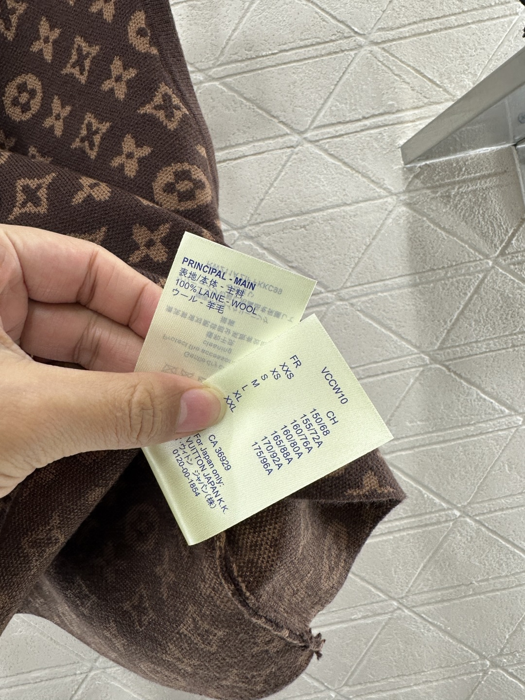 ♥Louis Vuitto*♥2025新品上架 水钻锁扣提花针织背心定制YB羊毛纱线织造，质感细腻，穿搭