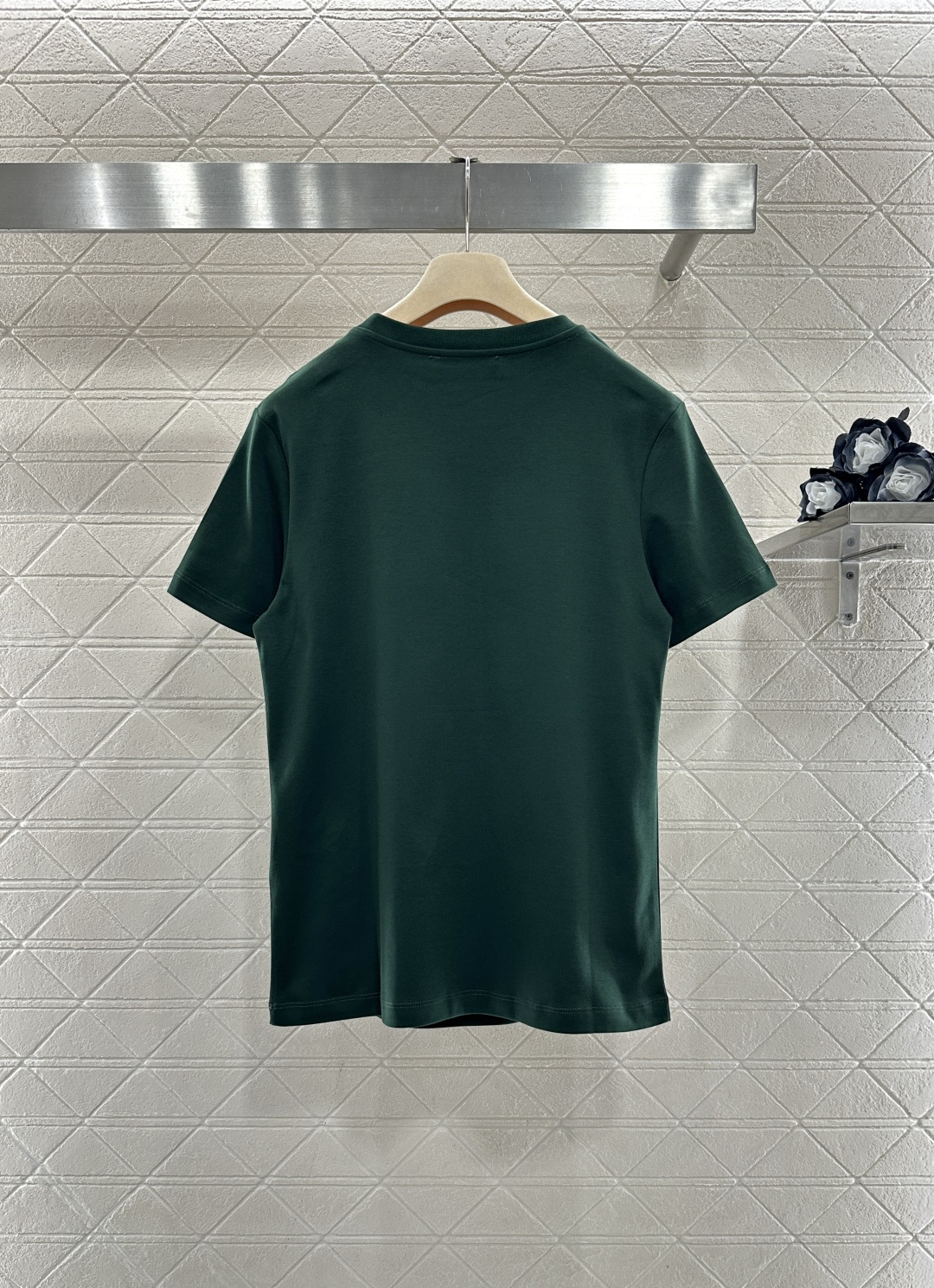 ♥Miumi*♥2026新品上架 立体亮片徽标𝑇𝑒𝑒定制YB丝光全棉材质，透气舒适，质感十足，修身短袖T