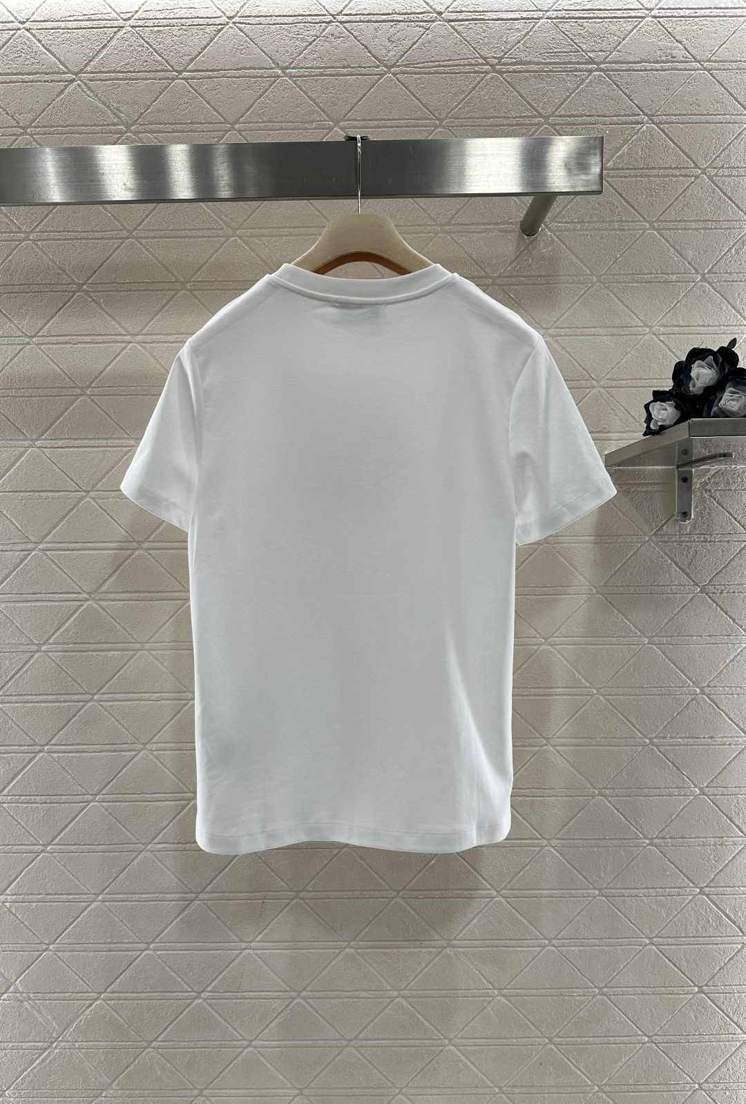 ♥Miumi*♥2026新品上架 立体亮片徽标𝑇𝑒𝑒定制YB丝光全棉材质，透气舒适，质感十足，修身短袖T