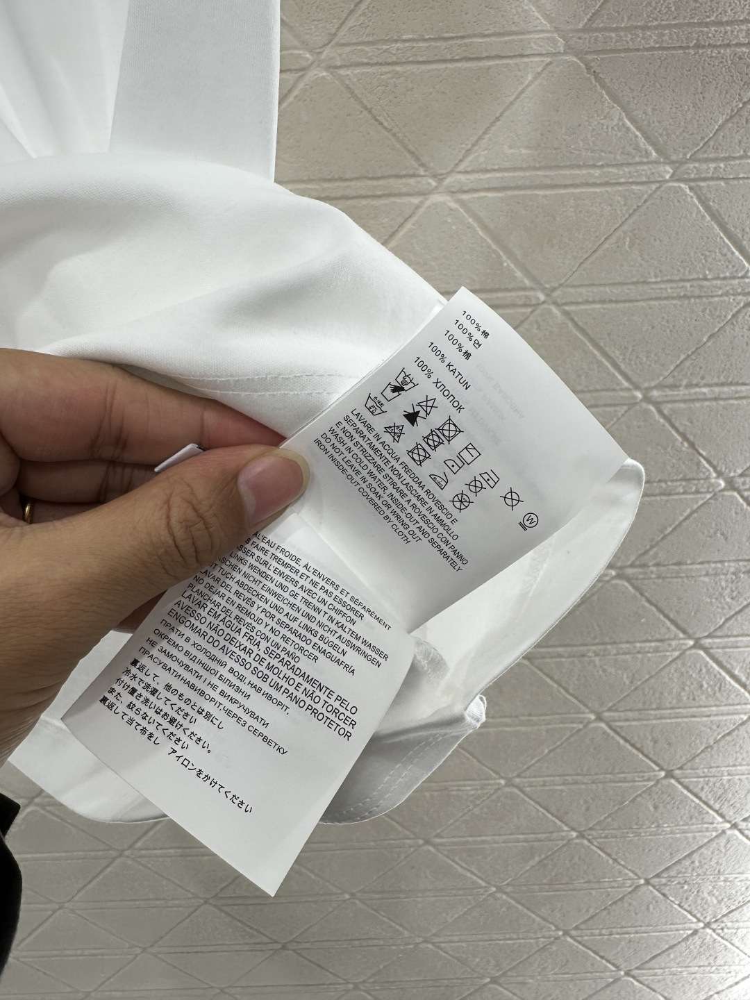 ♥Miumi*♥2026新品上架 立体亮片徽标𝑇𝑒𝑒定制YB丝光全棉材质，透气舒适，质感十足，修身短袖T