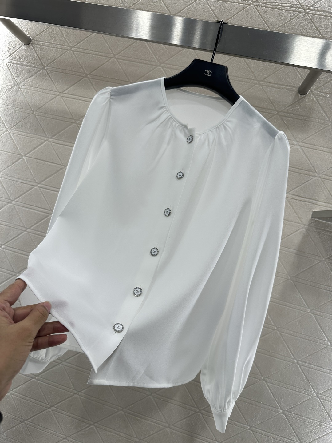 ♥Chane*♥2026新品上架 圆领泡泡袖衬衫定制YB进口雪纺纱材质，质感舒适，垂顺有型，纽扣开襟衬衫