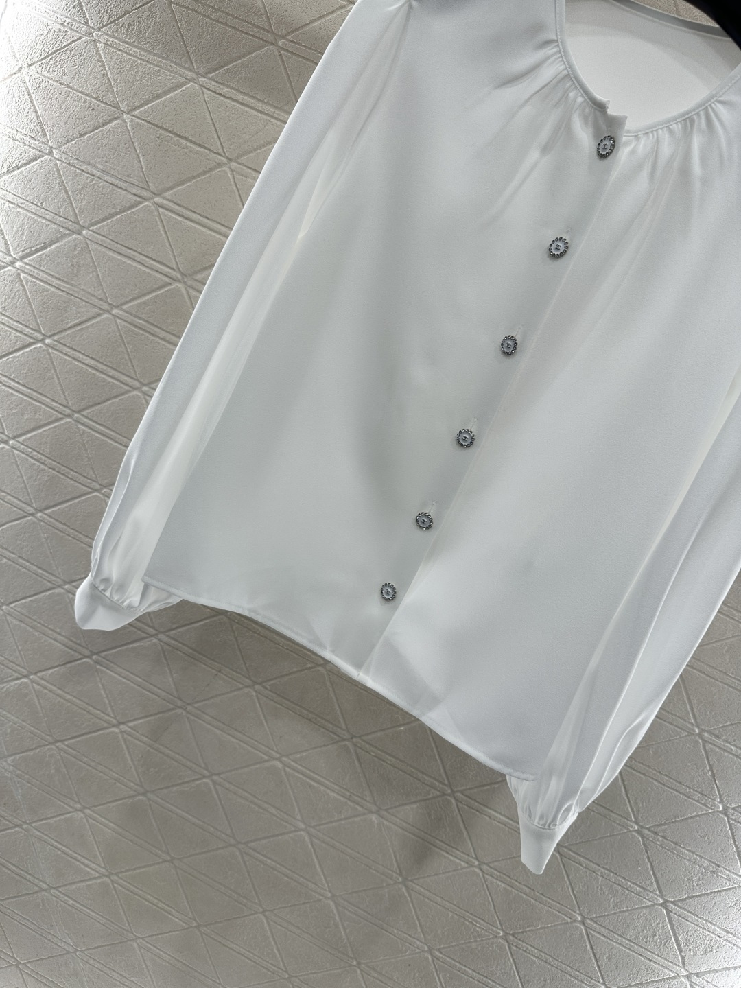 ♥Chane*♥2026新品上架 圆领泡泡袖衬衫定制YB进口雪纺纱材质，质感舒适，垂顺有型，纽扣开襟衬衫