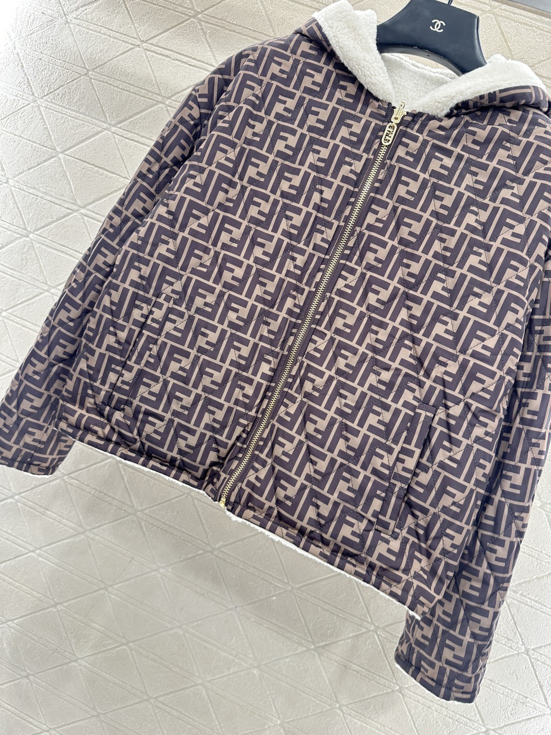 ♥Fend*♥2025新品上架 泰迪两面穿连帽拉链外套定制YB泰迪羊羔毛材质，成衣质感品相绝佳，连帽抽绳