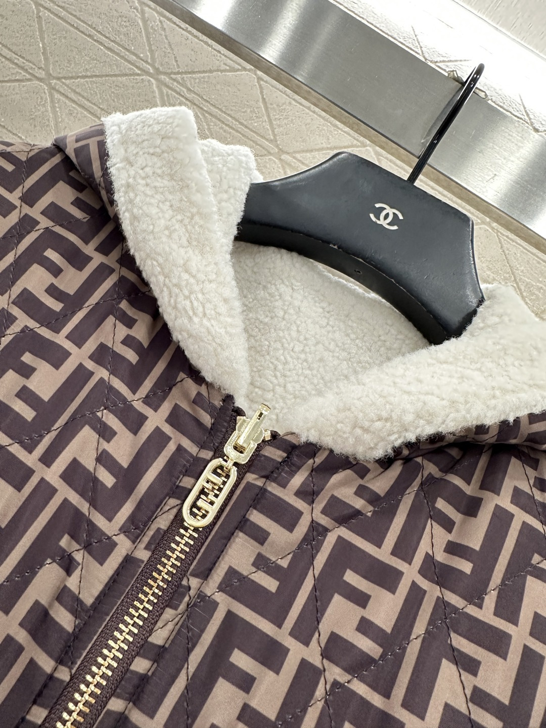 ♥Fend*♥2025新品上架 泰迪两面穿连帽拉链外套定制YB泰迪羊羔毛材质，成衣质感品相绝佳，连帽抽绳