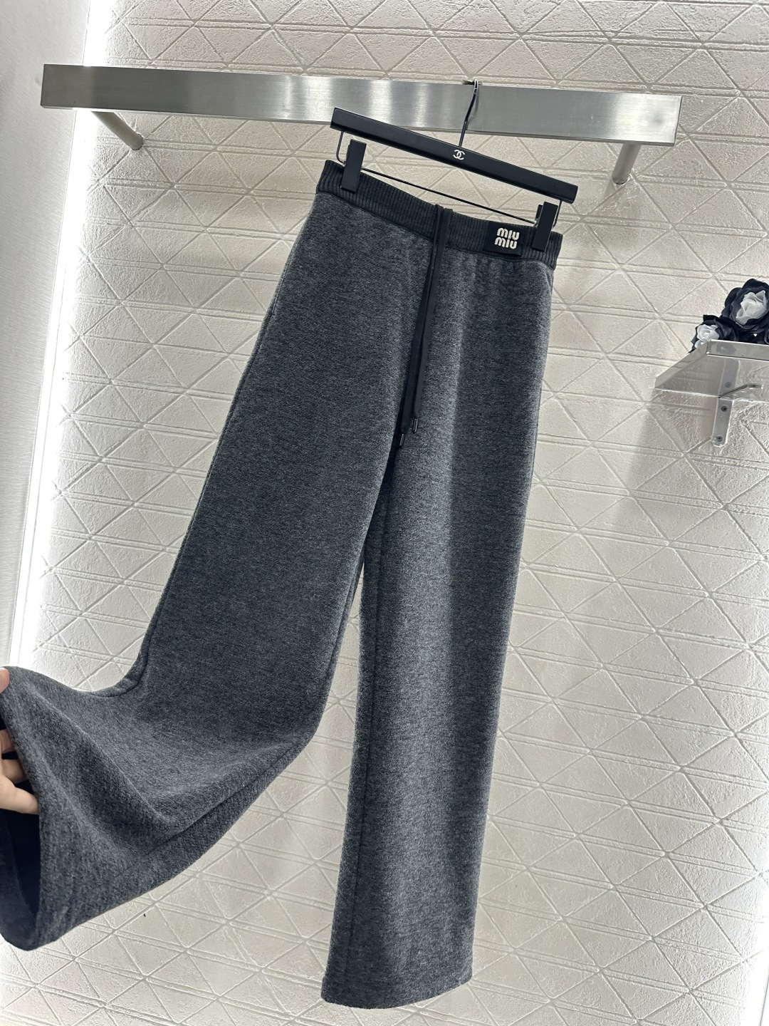 ♥Miumi♥2025新品上架 抽绳阔腿长裤定制YB进口羊毛混纺材质，质感高级，穿搭舒适，内里加绒，秋冬