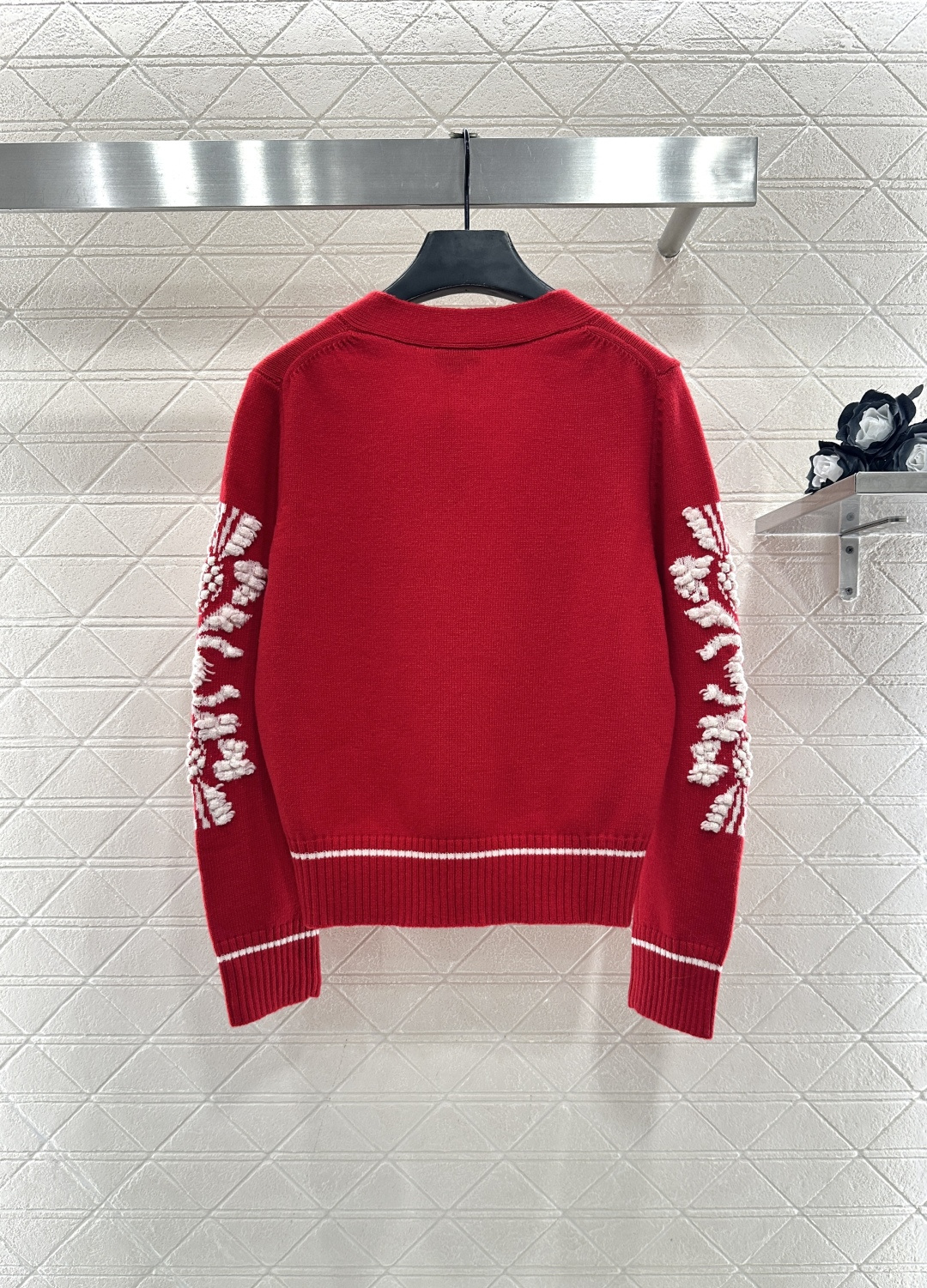 ♥Chane*♥2025新品上架 山茶花V领针织开衫定制YB羊绒纱线织造，密度细针织造，清晰刺绣钩针肌理