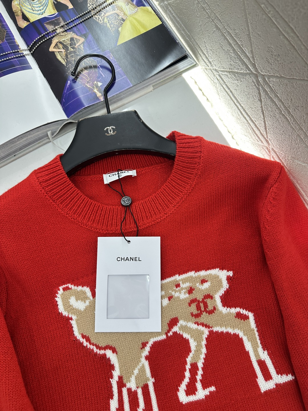 ♥Chane*♥2025新品上架 小鹿钩花针织毛衣定制YB羊毛纱线织造，穿搭舒适，质感十足，圆领针织套头
