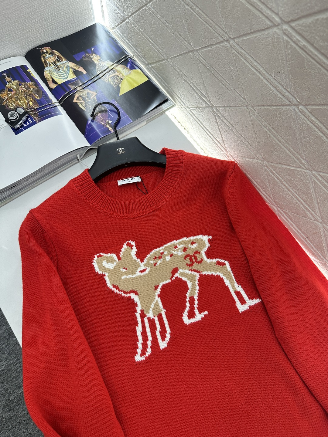 ♥Chane*♥2025新品上架 小鹿钩花针织毛衣定制YB羊毛纱线织造，穿搭舒适，质感十足，圆领针织套头