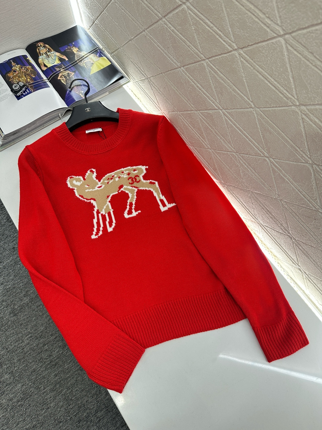 ♥Chane*♥2025新品上架 小鹿钩花针织毛衣定制YB羊毛纱线织造，穿搭舒适，质感十足，圆领针织套头