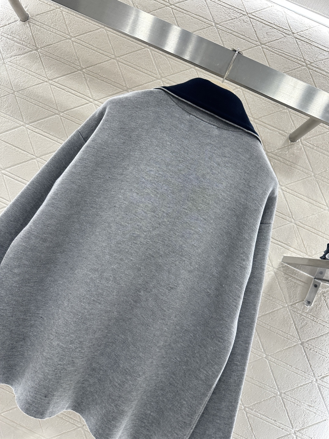 ♥Miumi*♥2025新品上架 翻领半开襟针织上衣定制YB羊毛纱线织造，质感高级，舒适柔软，半开襟拉链