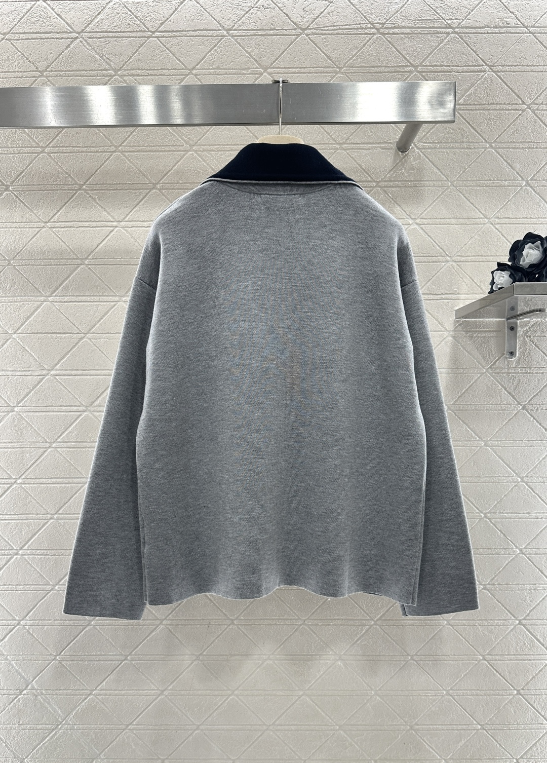 ♥Miumi*♥2025新品上架 翻领半开襟针织上衣定制YB羊毛纱线织造，质感高级，舒适柔软，半开襟拉链