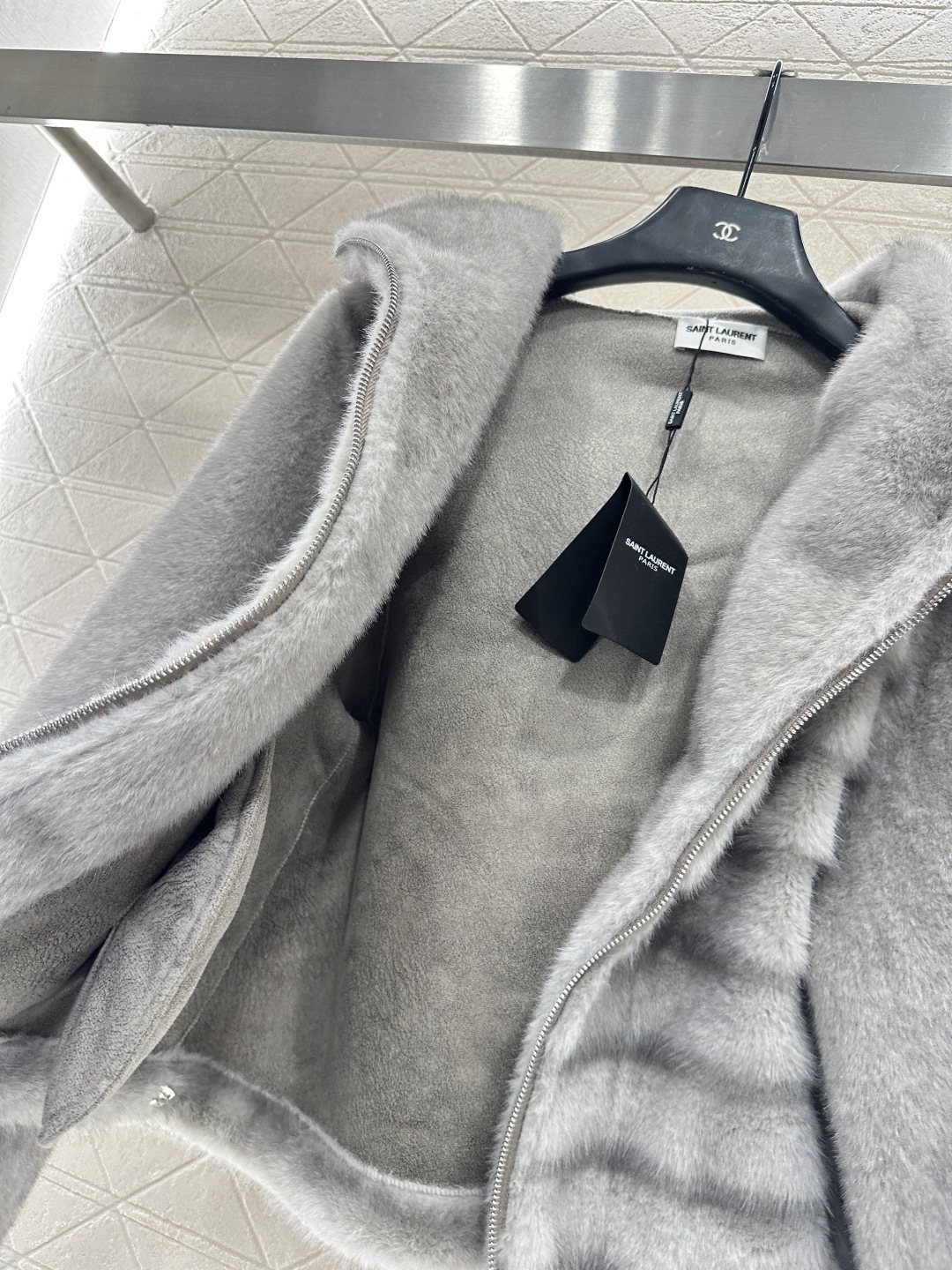 ♥Saint Lauren*♥2025新品上架 连帽环保皮毛外套定制YB进口环保皮毛材质，外层丝毛处理，