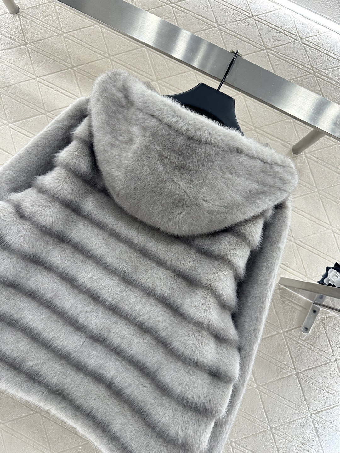 ♥Saint Lauren*♥2025新品上架 连帽环保皮毛外套定制YB进口环保皮毛材质，外层丝毛处理，