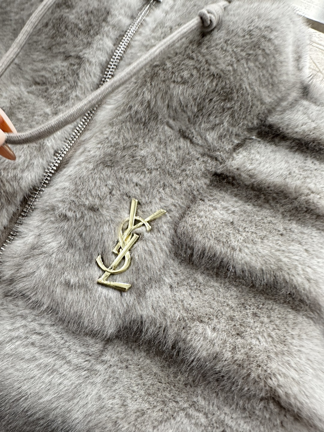 ♥Saint Lauren*♥2025新品上架 连帽环保皮毛外套定制YB进口环保皮毛材质，外层丝毛处理，