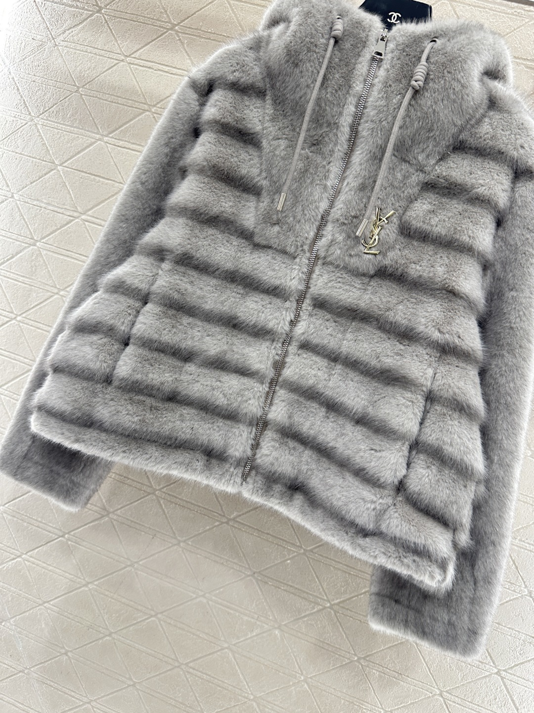 ♥Saint Lauren*♥2025新品上架 连帽环保皮毛外套定制YB进口环保皮毛材质，外层丝毛处理，