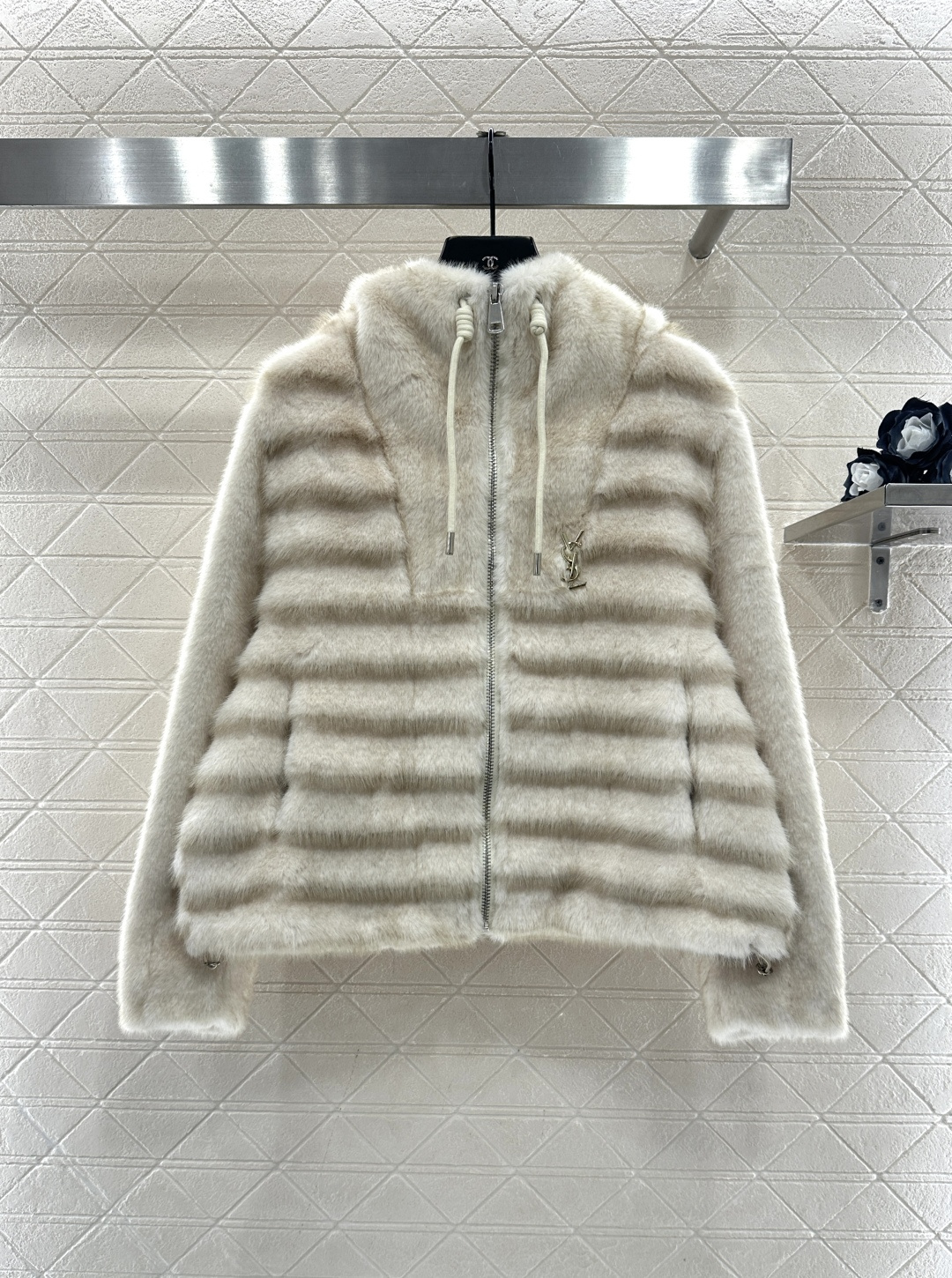 ♥Saint Lauren*♥2025新品上架 连帽环保皮毛外套定制YB进口环保皮毛材质，外层丝毛处理，