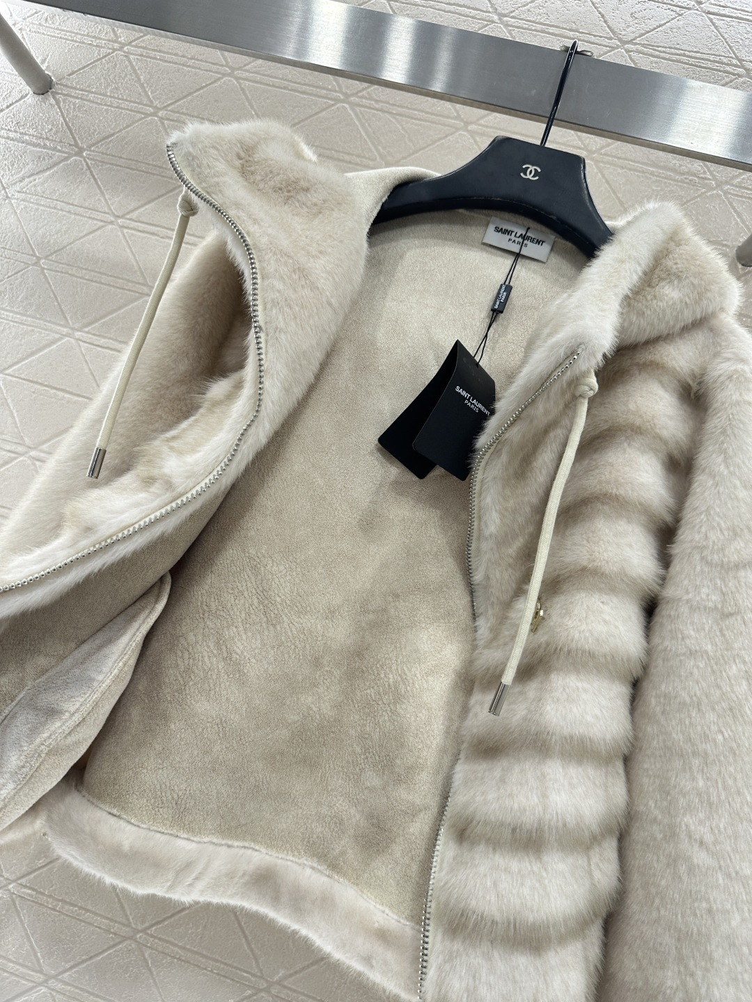 ♥Saint Lauren*♥2025新品上架 连帽环保皮毛外套定制YB进口环保皮毛材质，外层丝毛处理，