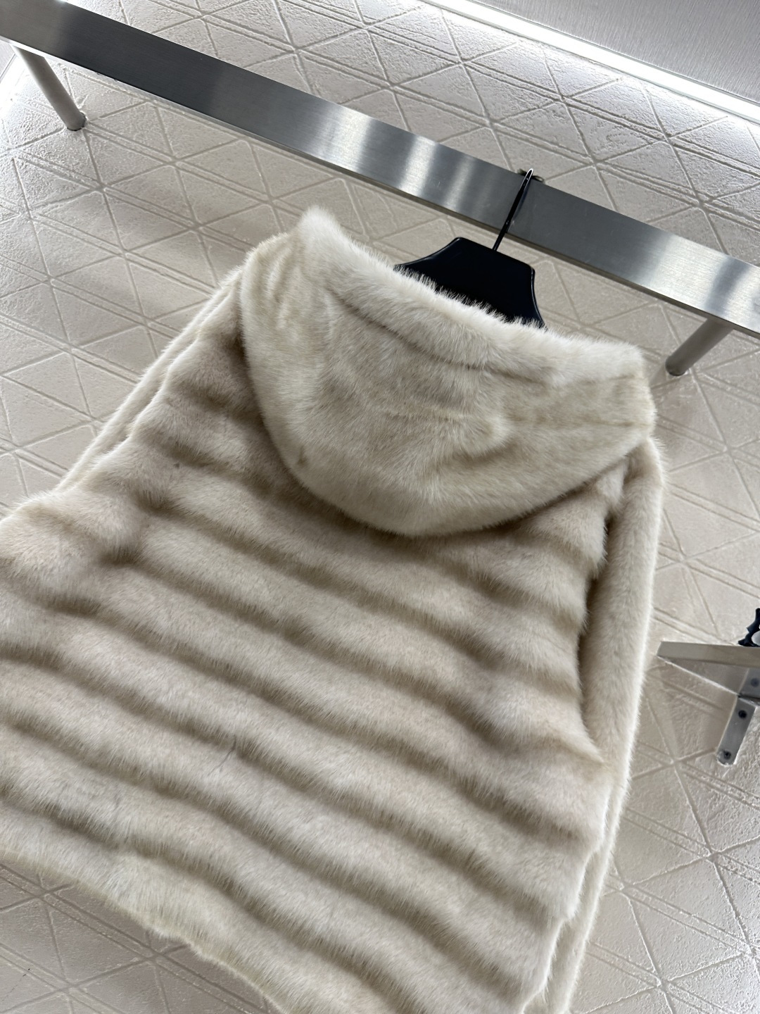 ♥Saint Lauren*♥2025新品上架 连帽环保皮毛外套定制YB进口环保皮毛材质，外层丝毛处理，