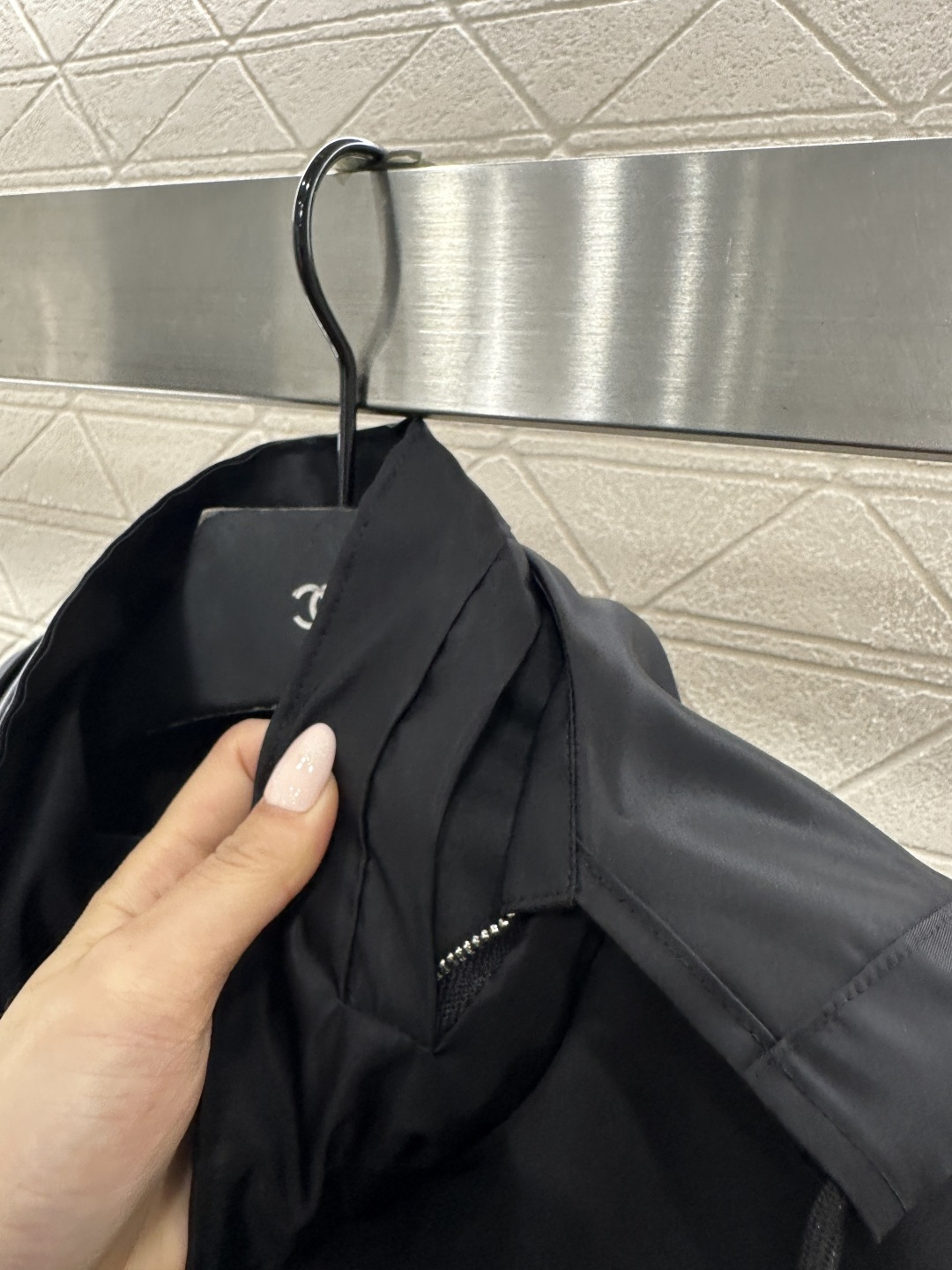 ♥Prad*♥2026新品上架 可拆卸连帽抽绳冲锋衣外套定制YB进口防风防水尼龙材质，挺括有型，质感高级