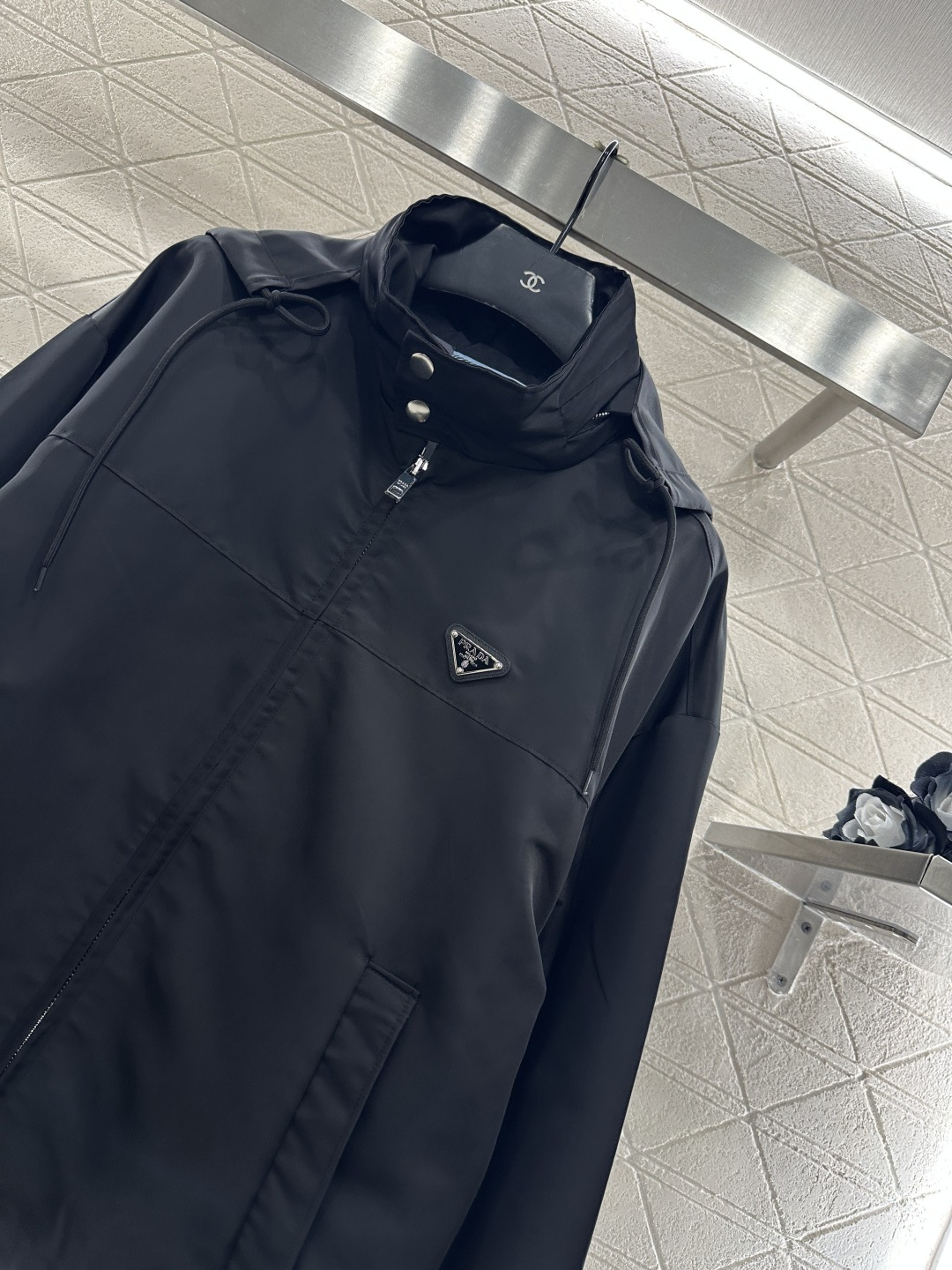 ♥Prad*♥2026新品上架 可拆卸连帽抽绳冲锋衣外套定制YB进口防风防水尼龙材质，挺括有型，质感高级