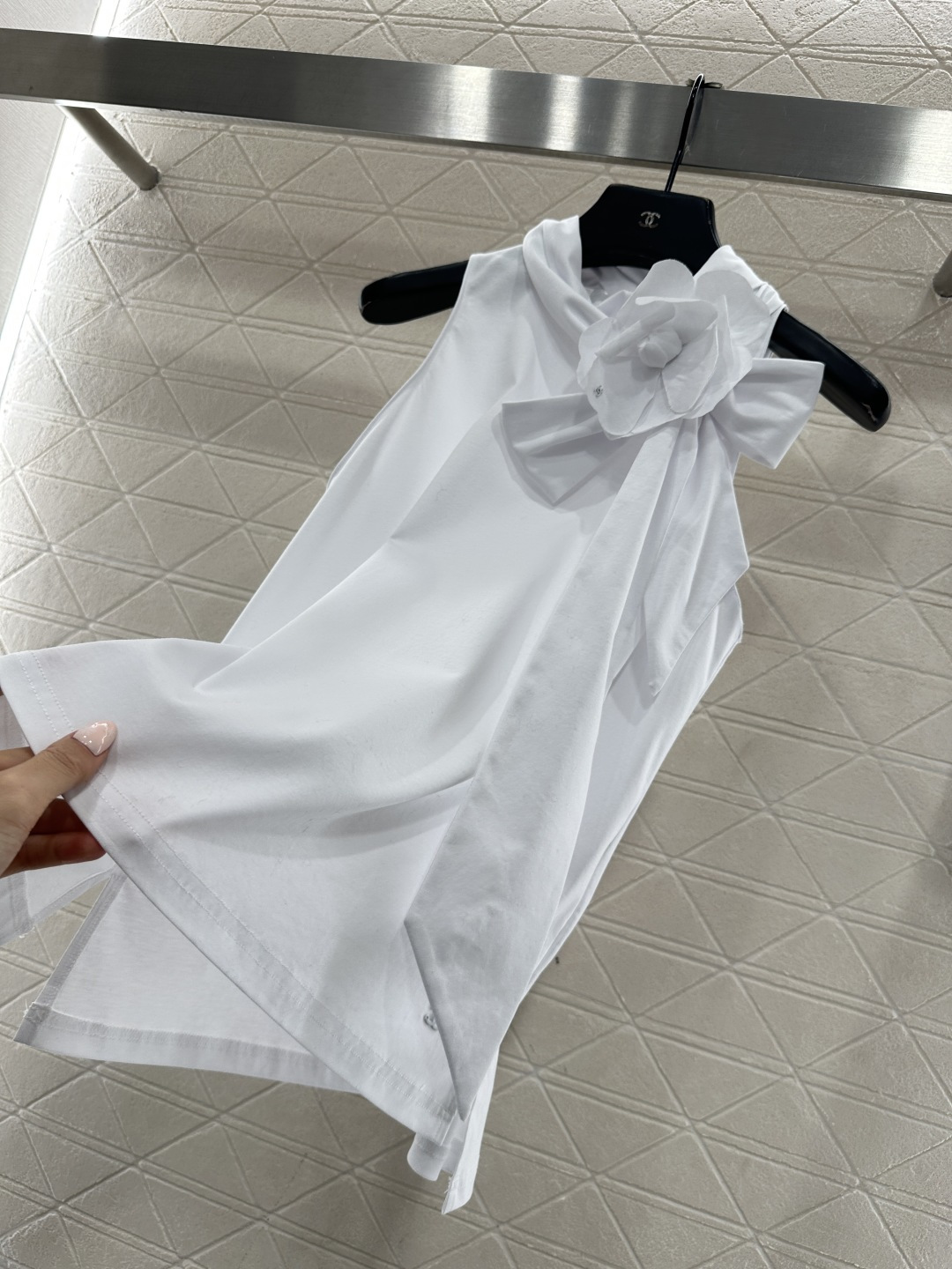 ♥Chane*♥2026新品上架 挂脖系带山茶花背心定制YB棉麻材质，质感高级舒适，透气舒爽，挂脖背心版