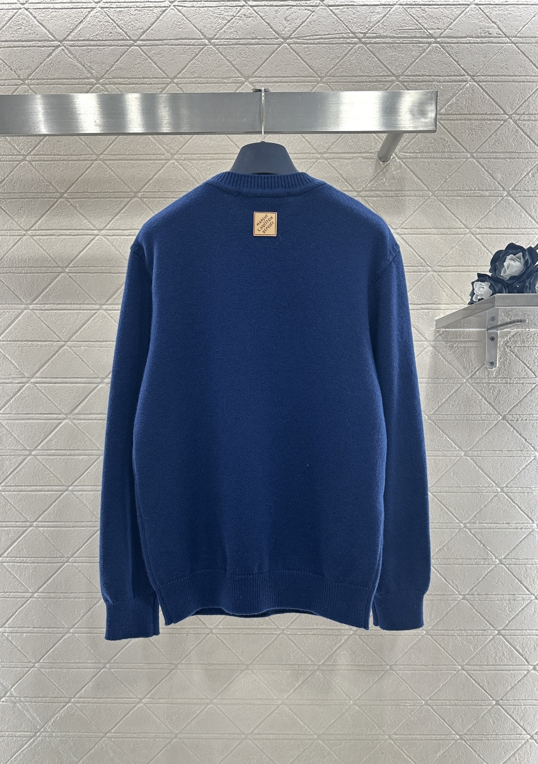 ♥Louis vuitto*♥2025新品上架 蓝白狗狗钩花针织毛衣定制YB羊绒羊毛纱线织造，穿搭舒适，