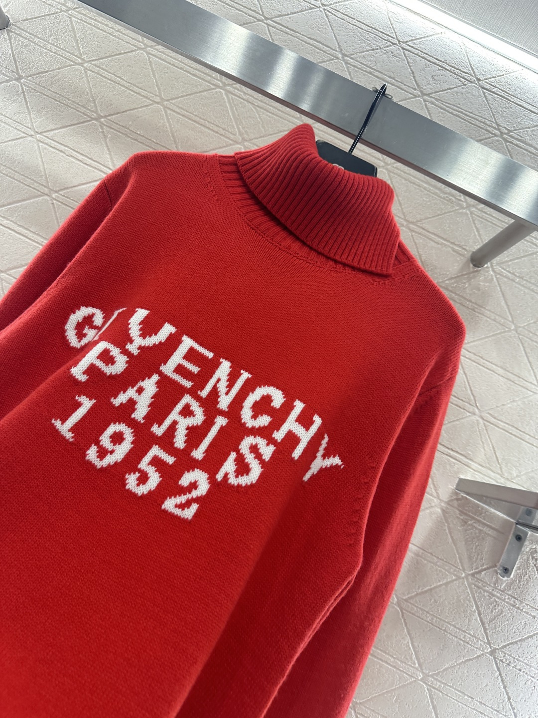 ♥Givench*♥2025新品上架 高领字母套头毛衣定制YB羊绒羊毛纱线织造，质感细腻，舒适保暖，高领