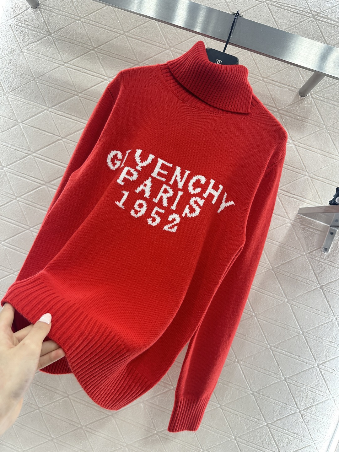 ♥Givench*♥2025新品上架 高领字母套头毛衣定制YB羊绒羊毛纱线织造，质感细腻，舒适保暖，高领