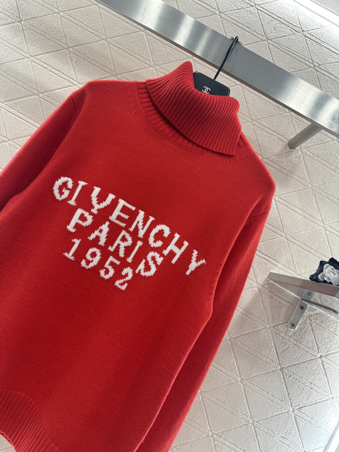 ♥Givench*♥2025新品上架 高领字母套头毛衣定制YB羊绒羊毛纱线织造，质感细腻，舒适保暖，高领