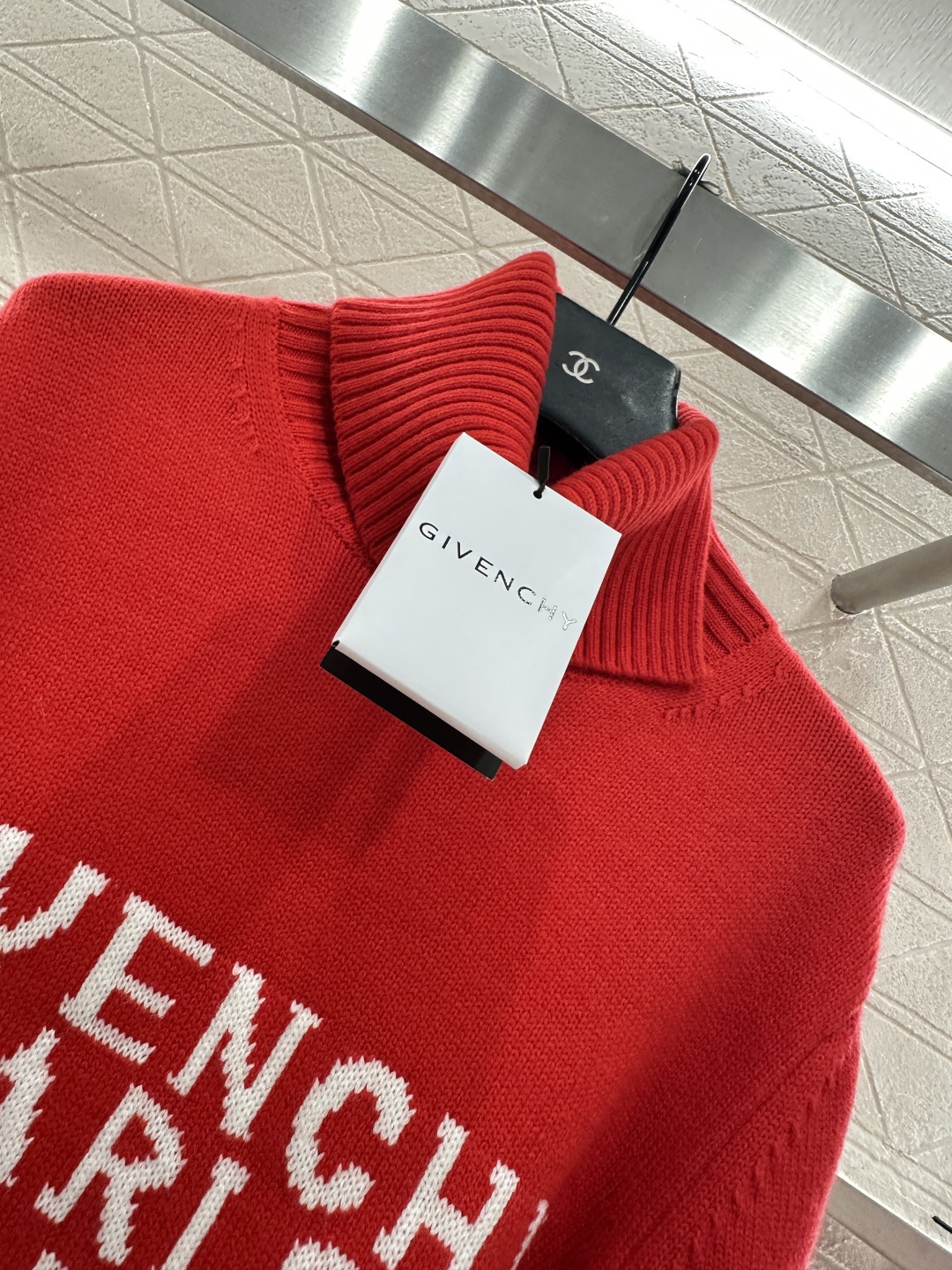 ♥Givench*♥2025新品上架 高领字母套头毛衣定制YB羊绒羊毛纱线织造，质感细腻，舒适保暖，高领