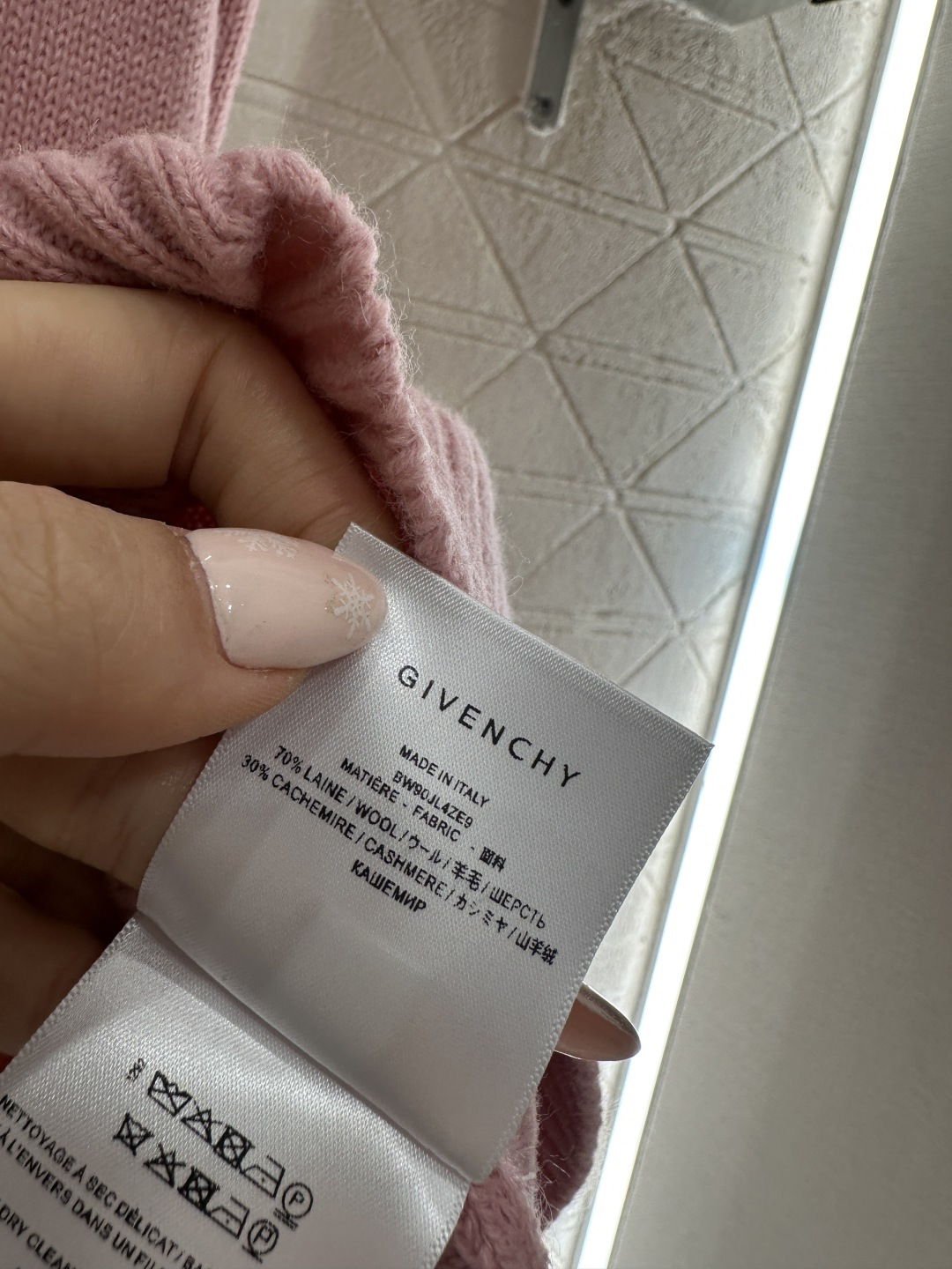 ♥Givench*♥2025新品上架 高领字母套头毛衣定制YB羊绒羊毛纱线织造，质感细腻，舒适保暖，高领